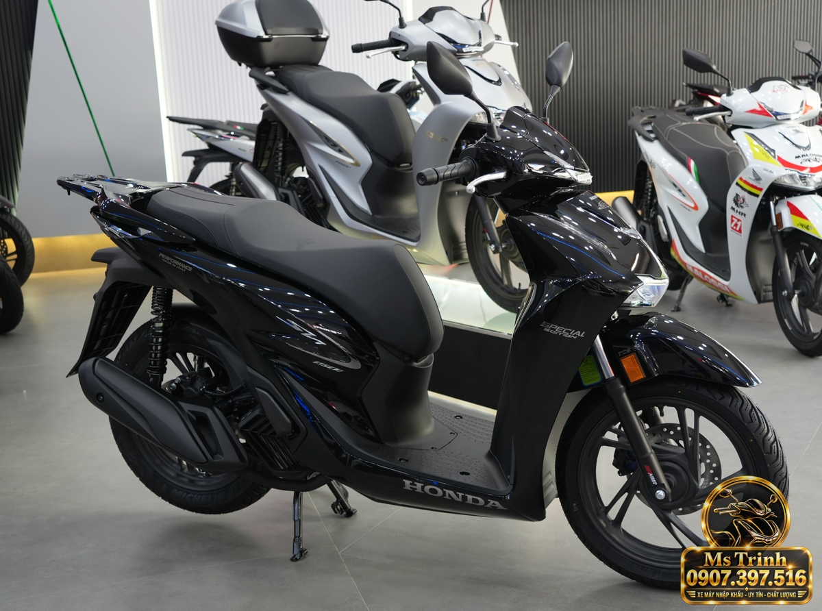 Honda SH150i Ý đen bóng 2027 tại Khánh Hòa - Sơn bóng lịch sự, tiện ích cho mỗi ngày