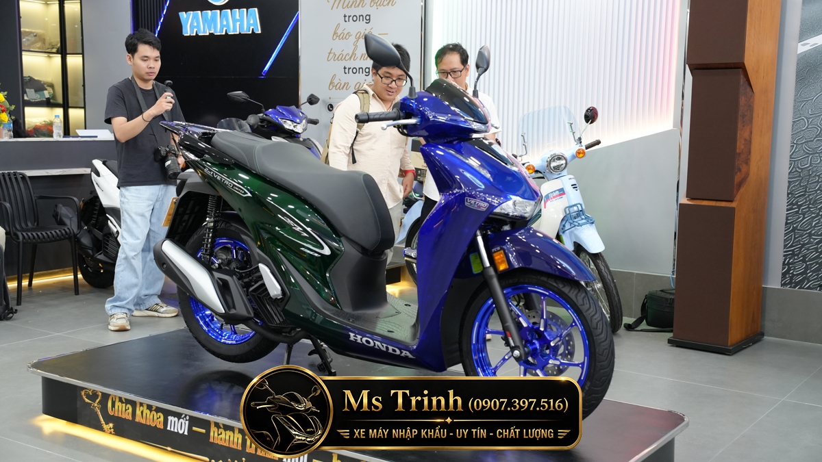 Honda SH150i Vetro Sapphire - Green tại Khánh Hòa: SH Ý 2 trong 1 giới hạn 200 xe