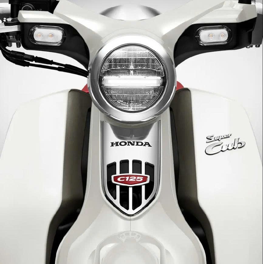 Honda Super Cub 125 Custom Edition Thái Lan 2025 màu trắng tại Khánh Hòa
