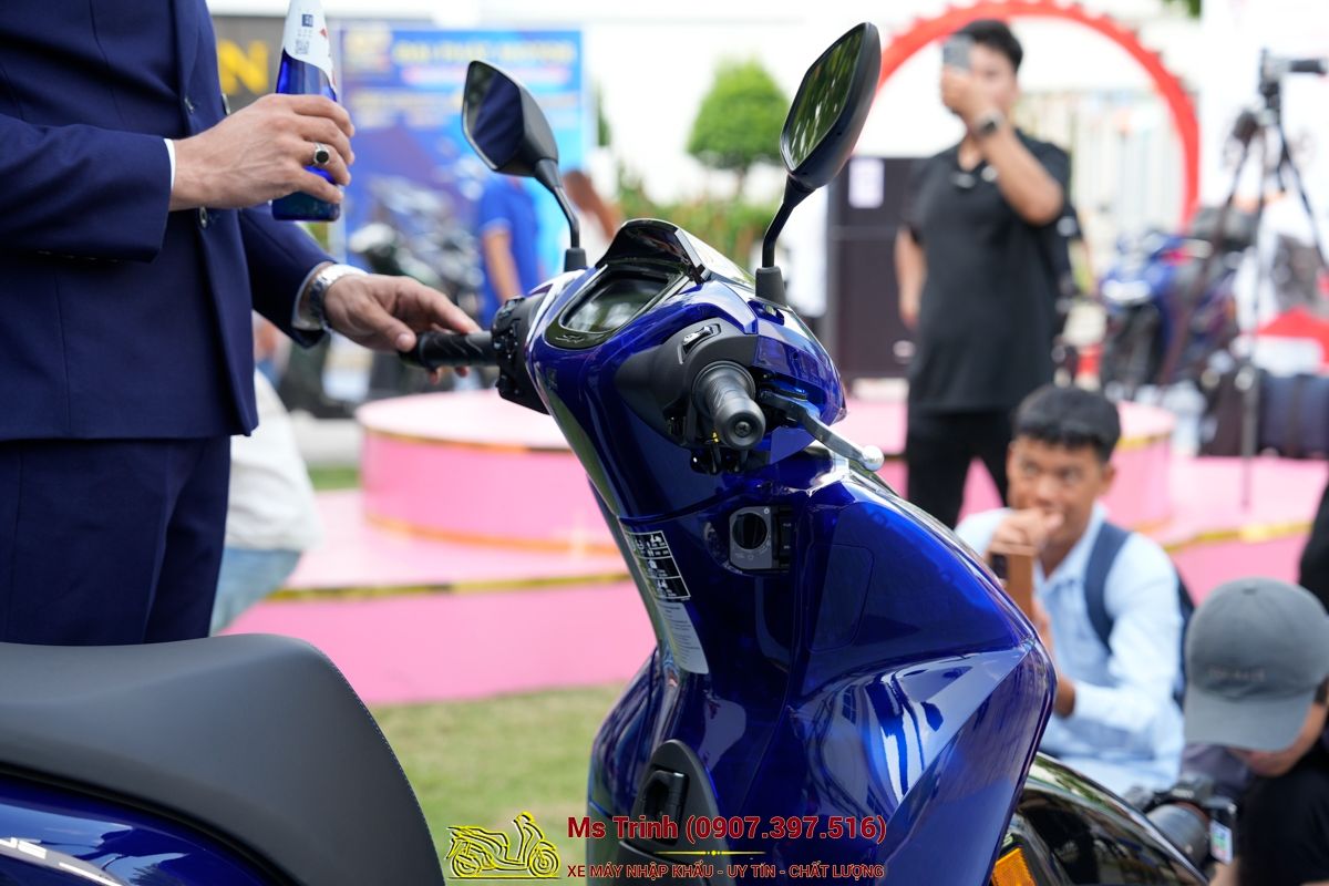 Honda SH150 Vetro Blue 2026 Limited Edition - Siêu phẩm SH Ý dàn áo xanh trong suốt cực hiếm tại Khánh Hòa