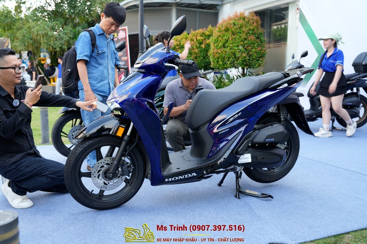 Honda SH150 Vetro Blue 2026 Limited Edition - Siêu phẩm SH Ý dàn áo xanh trong suốt cực hiếm tại Khánh Hòa