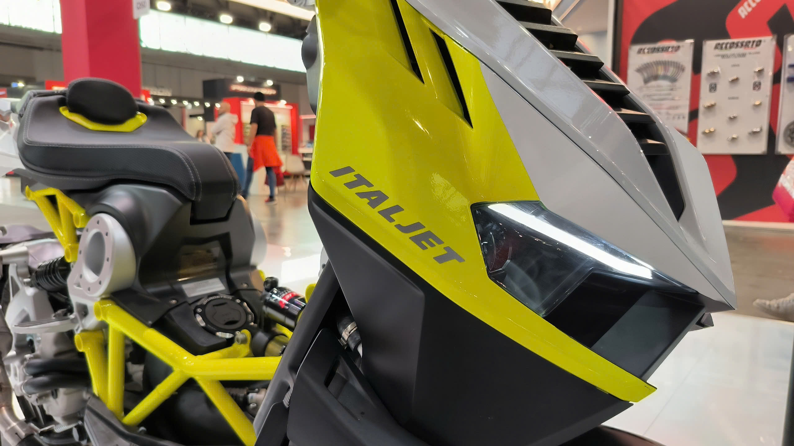 Italjet Dragster 300, Xe Tay Ga Thể Thao Thương Hiệu Từ Italy tại Khánh Hòa