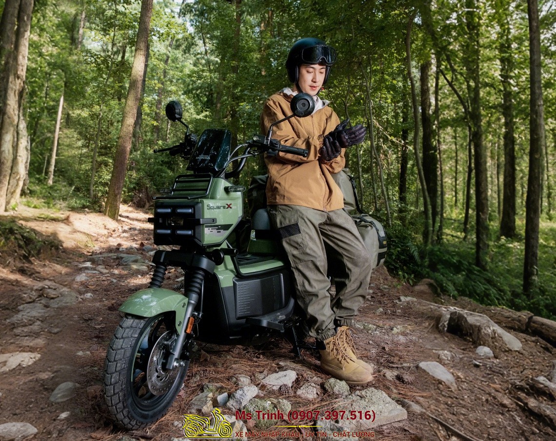 Honda SquareX125 được tạo hình cứng cáp với cụm đèn trước nổi bật