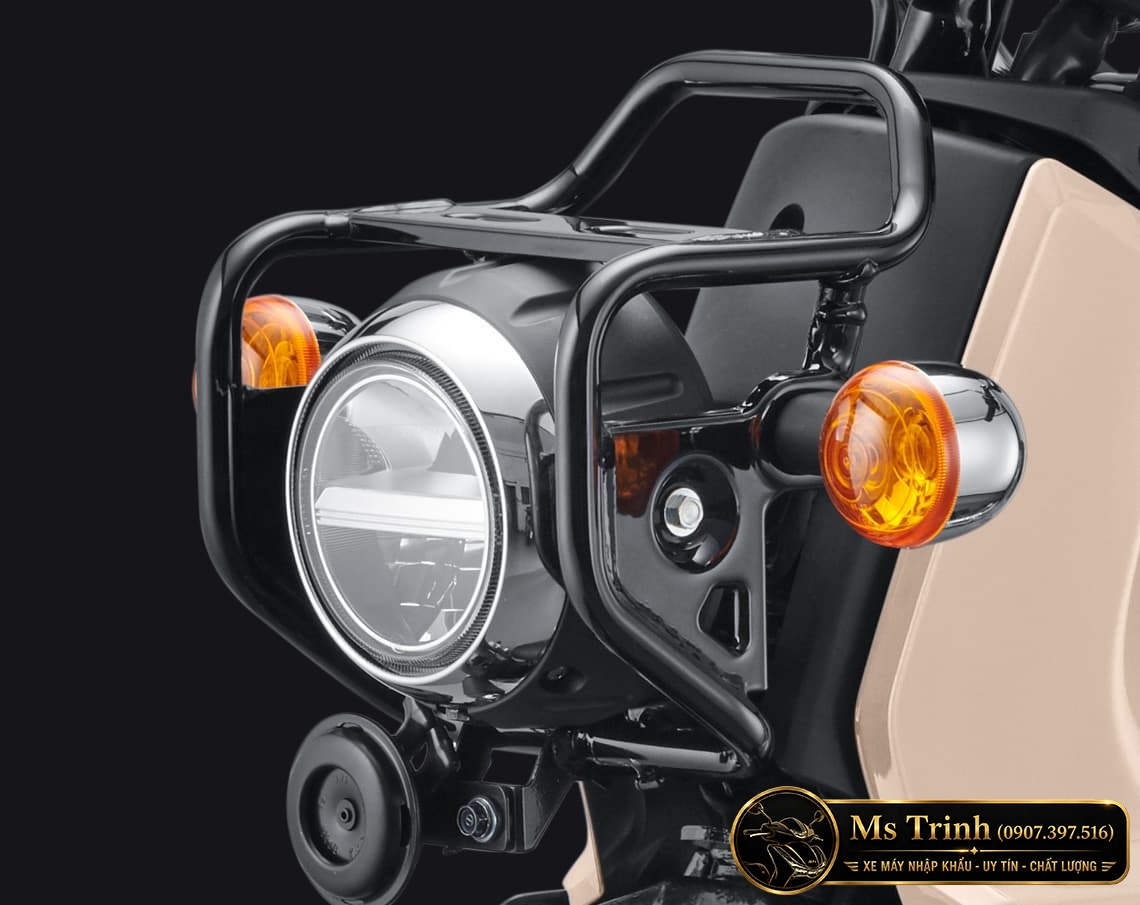 Khung bảo vệ đèn Honda Cross Cub 110 2026 thiết kế dạng ống bao quanh cụm đèn trước
